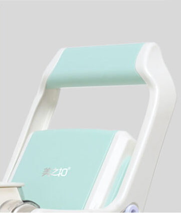 Comfortable wide handle for the slicer Comfortable wide handle for the slicer